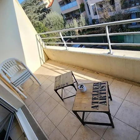 Apartment 2 Pieces Climatise Proche Vallauris