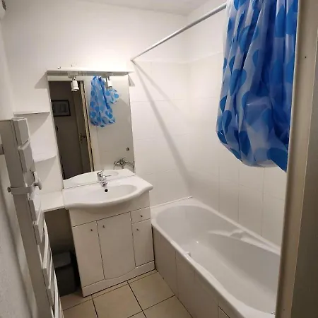 2 Pieces Climatise Proche Apartment *